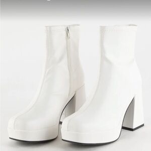 ✨NWT✨ MIA Ilia Chic White Platform Boots